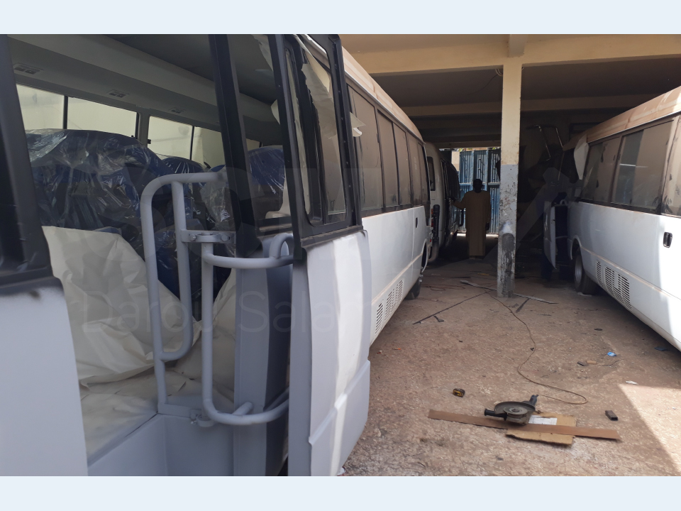 MODIFICATION BUS ROSA EN 2 PORTES