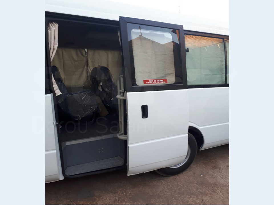 MODIFICATION BUS ROSA EN 2 PORTES